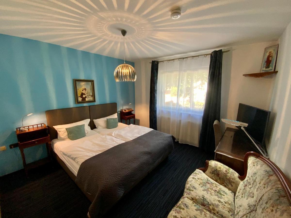 Hotel Attaché Raunheim Buitenkant foto