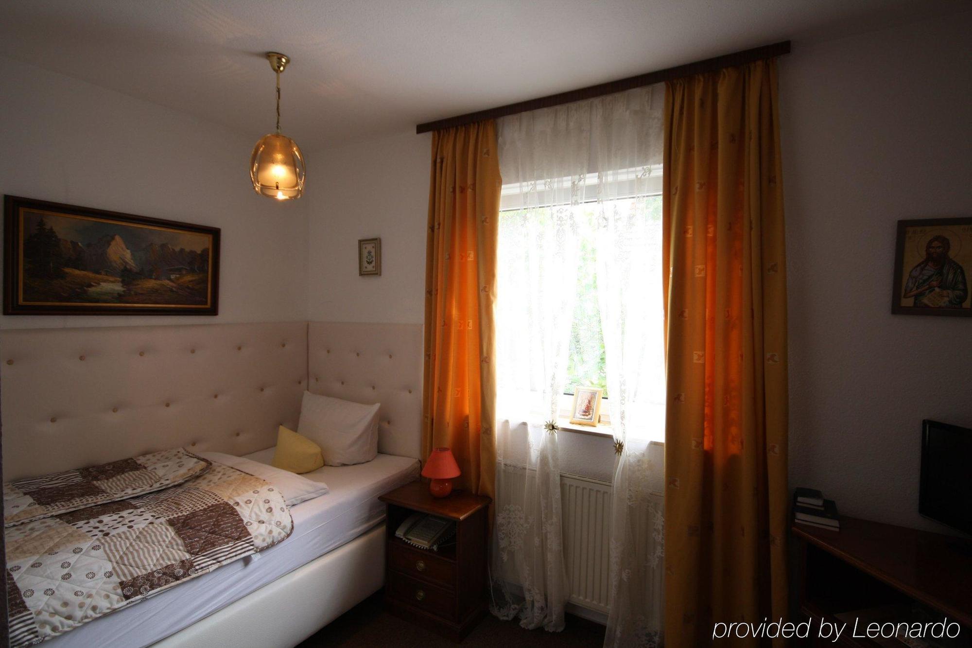 Hotel Attaché Raunheim Buitenkant foto
