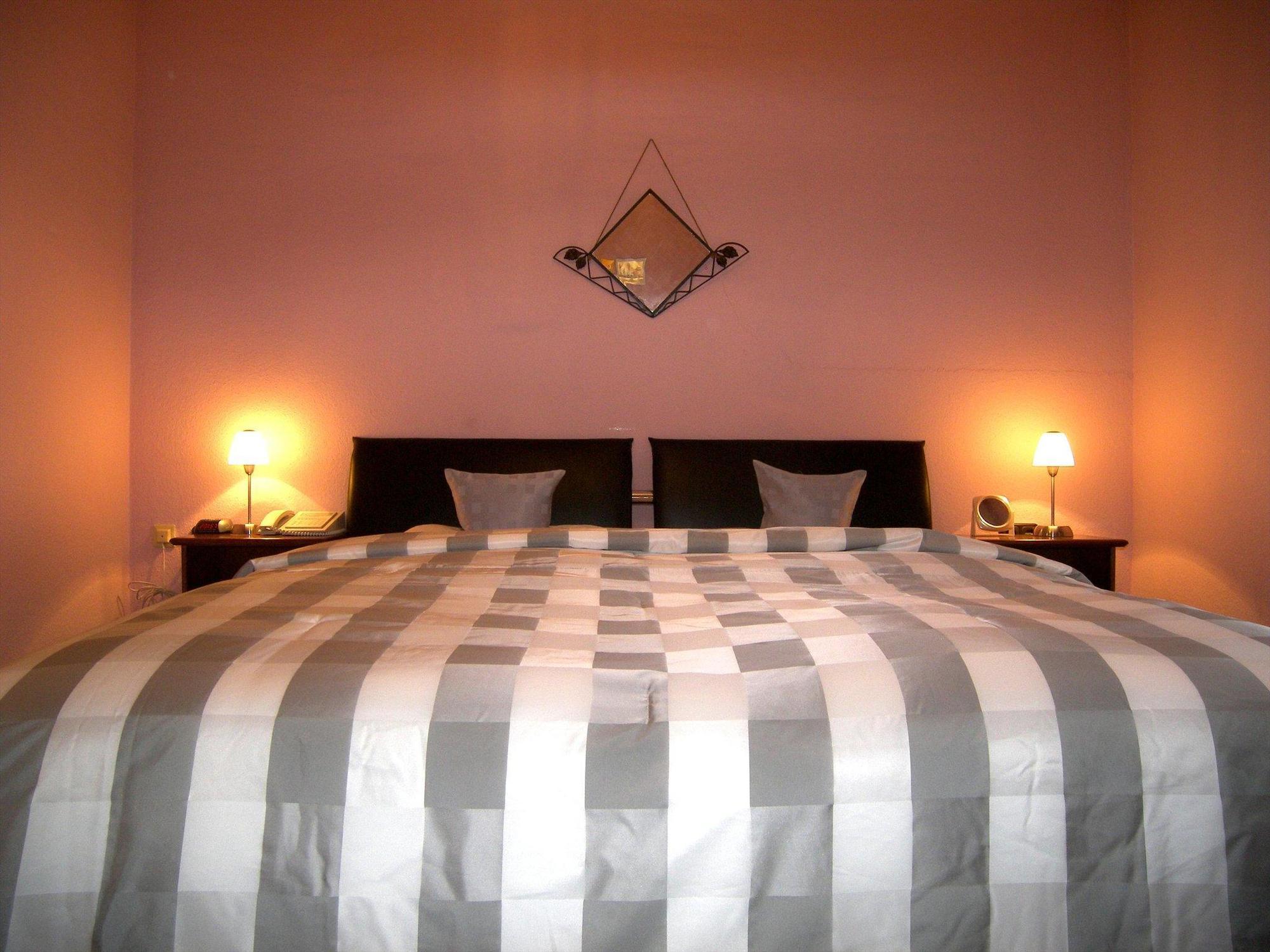 Hotel Attaché Raunheim Buitenkant foto