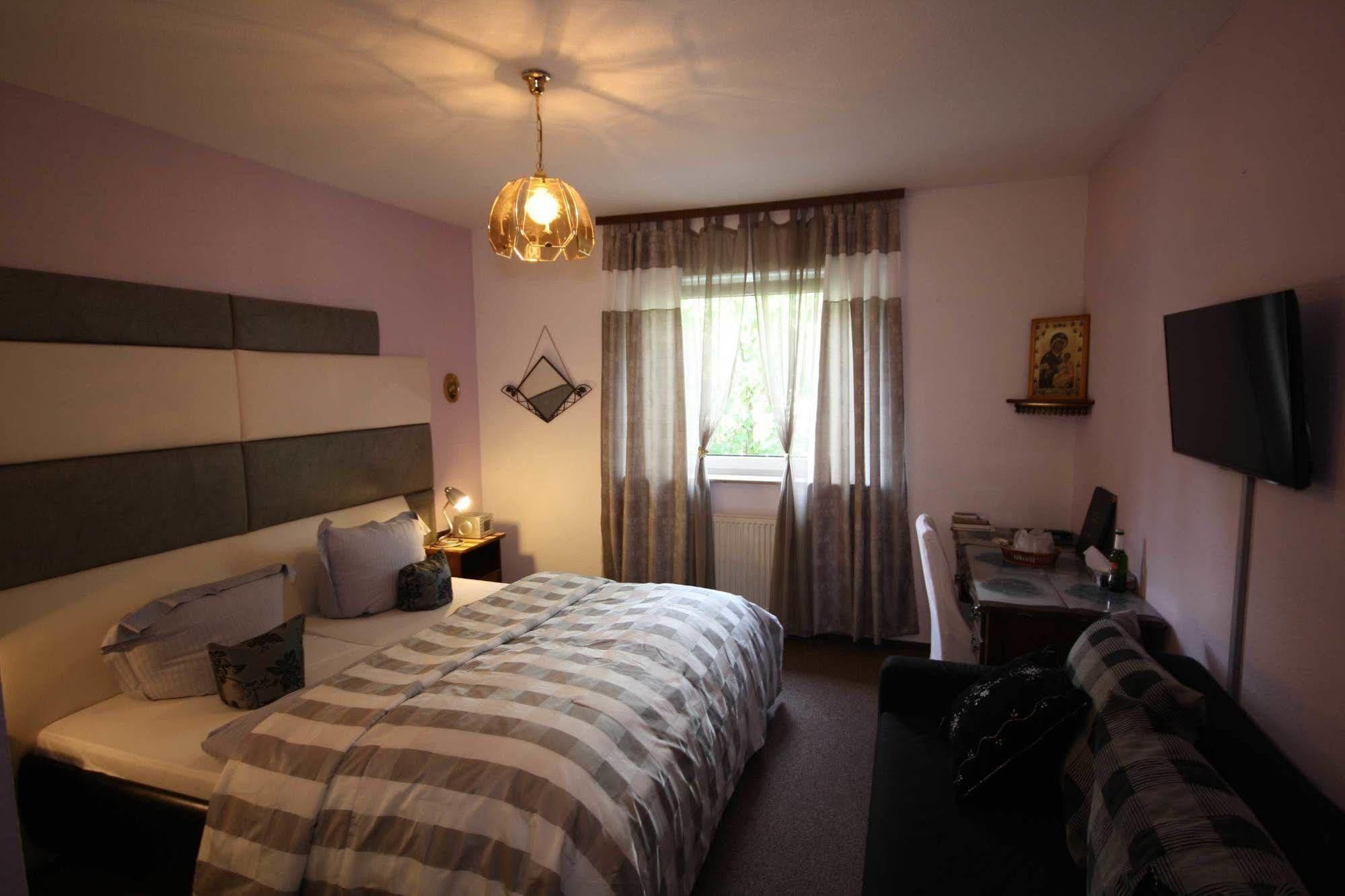 Hotel Attaché Raunheim Buitenkant foto
