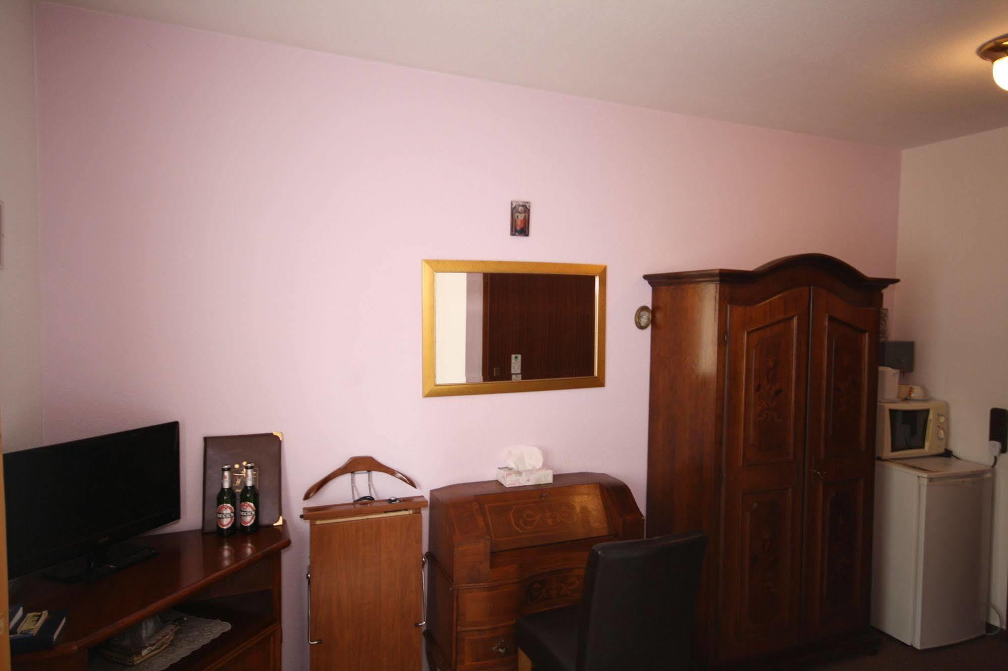 Hotel Attaché Raunheim Buitenkant foto