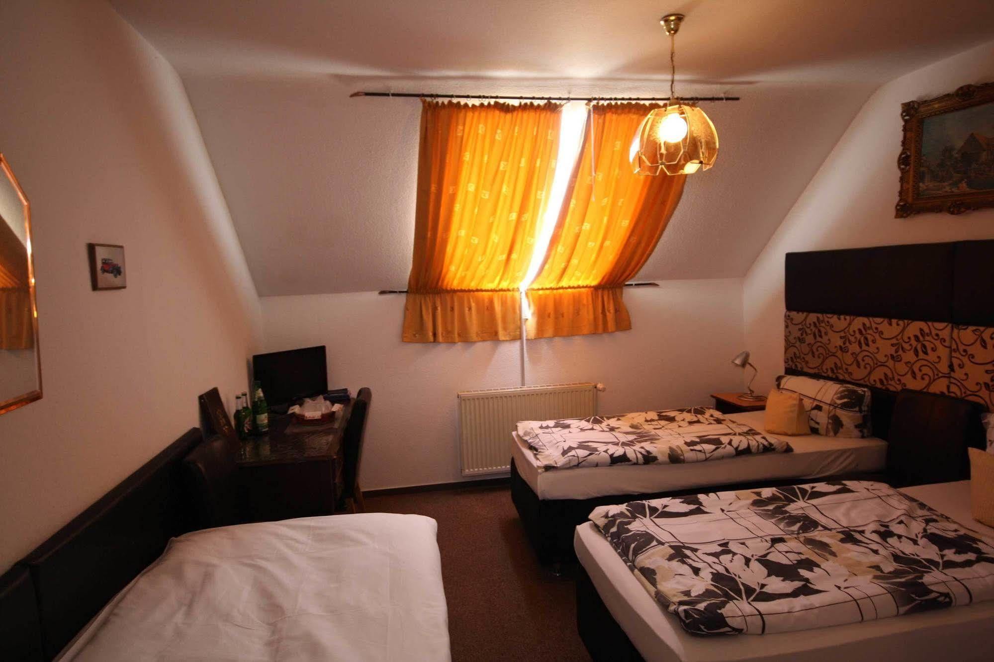 Hotel Attaché Raunheim Buitenkant foto