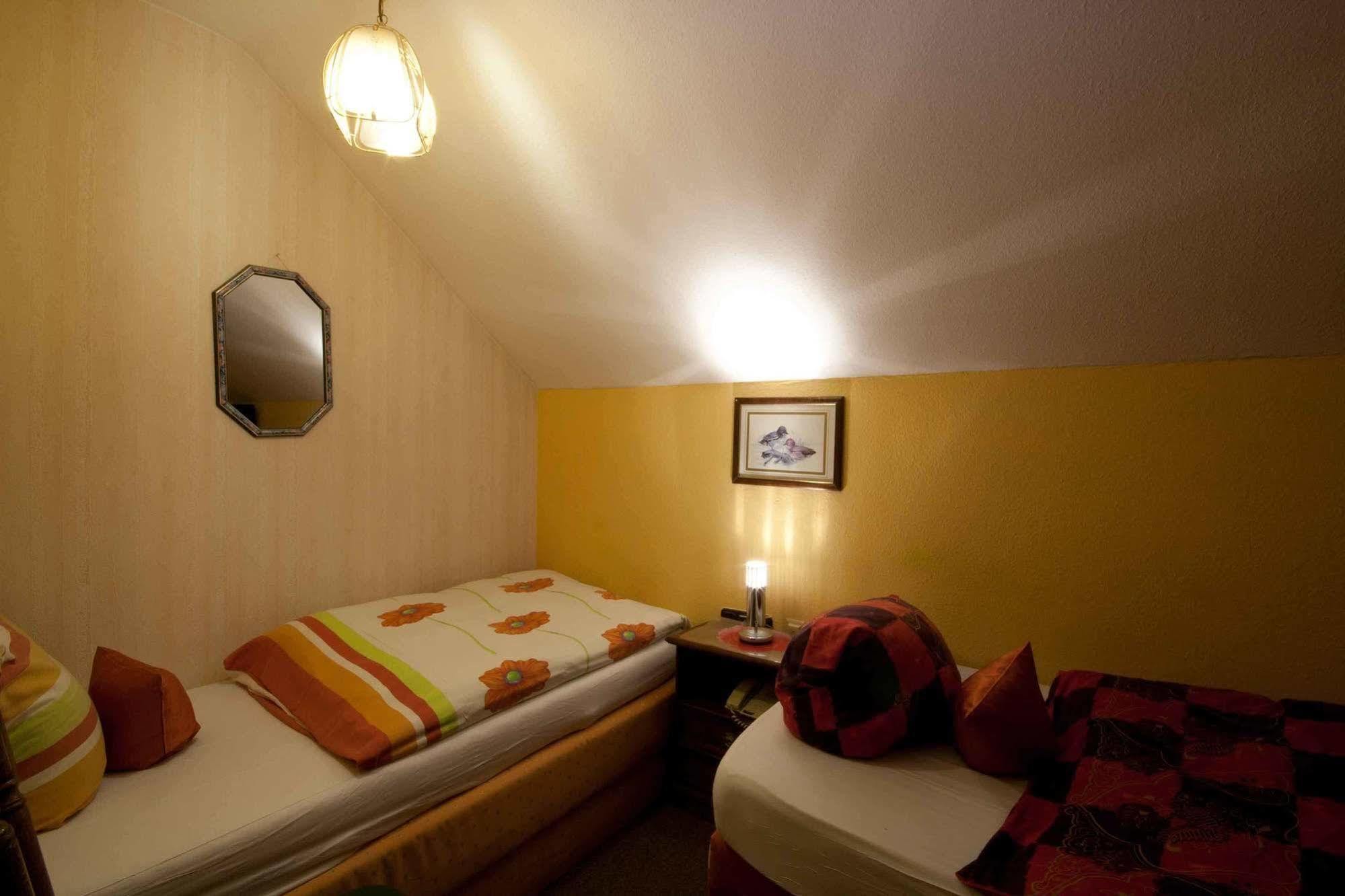 Hotel Attaché Raunheim Buitenkant foto