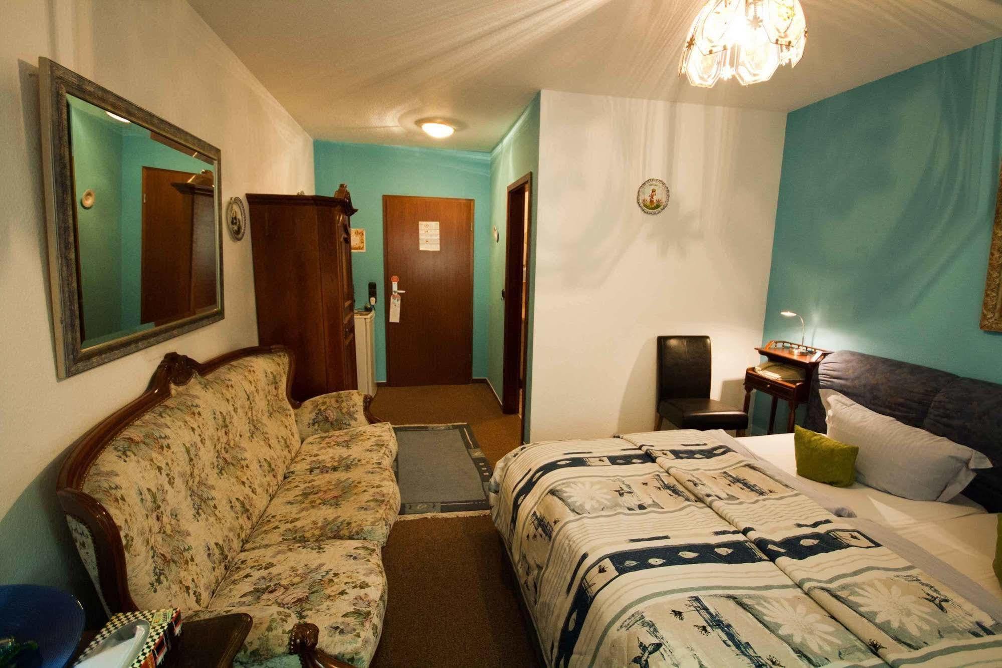 Hotel Attaché Raunheim Buitenkant foto