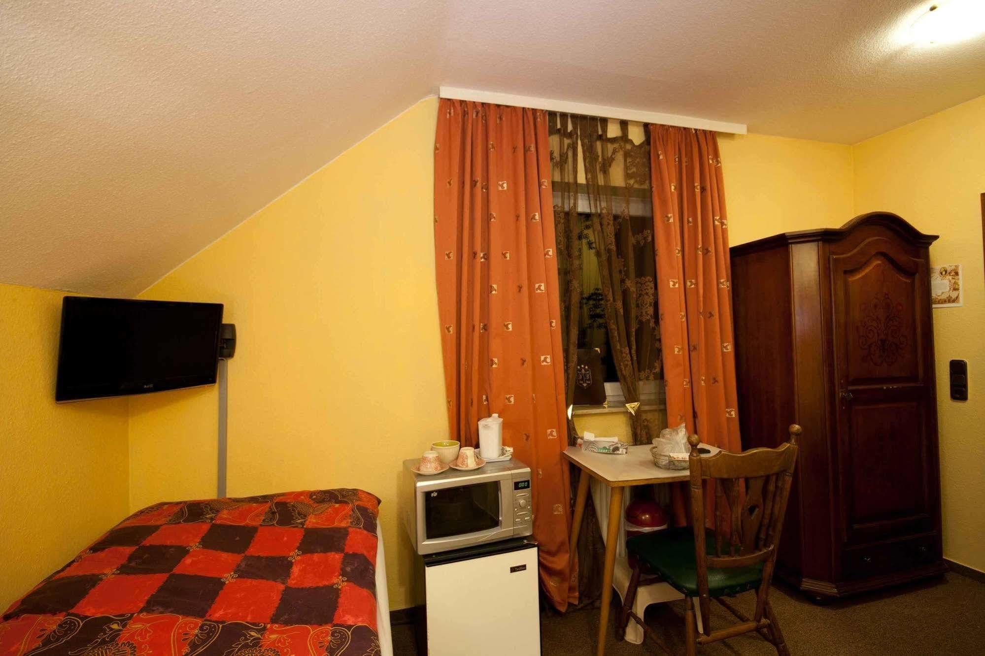 Hotel Attaché Raunheim Buitenkant foto