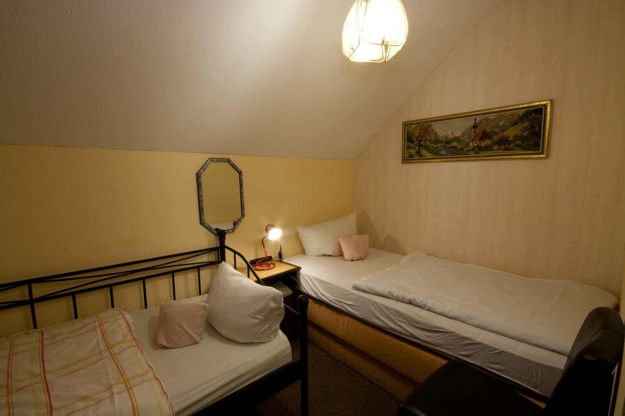 Hotel Attaché Raunheim Buitenkant foto