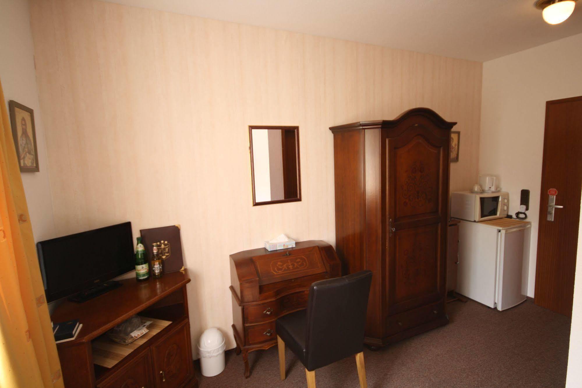Hotel Attaché Raunheim Buitenkant foto