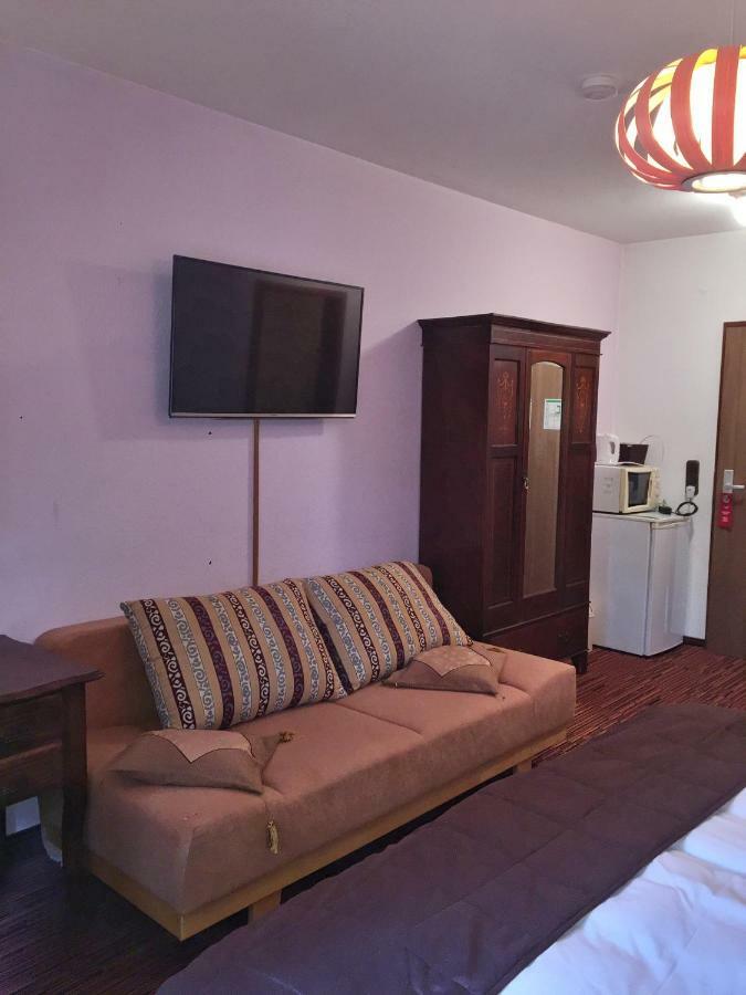 Hotel Attaché Raunheim Buitenkant foto