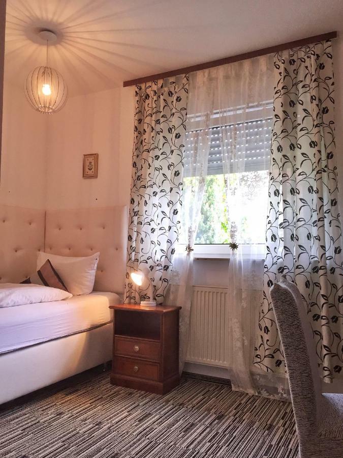 Hotel Attaché Raunheim Buitenkant foto